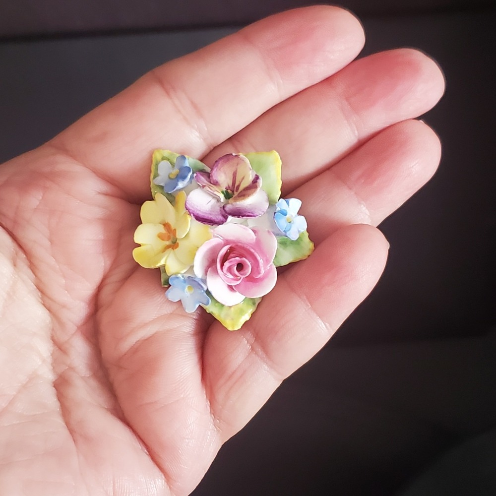 VTG‎ Artone 3D Detail Bone China Flower Bouquet Brooch Pin Made in England READ